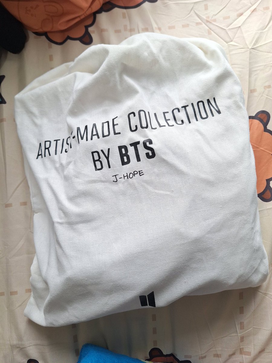 dheevyaaa's tweet photo. WTS - Preloved 
Jhope Side by side Mini bag
Merch Golden Bracelet

Good Condi✅️
Baru d pake 1x semua nyaa. 
📍Cianjur

Minat ? DM 

#WTS #preloved #bts https://t.co/dDdEDgdm9x