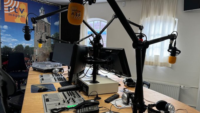 RadioMeppel's tweet photo. 12 uur @RadioMeppel  @Josoprtv 
met de 3js, dubbel solo en Wilfred Genee https://t.co/AaRnOvtKms