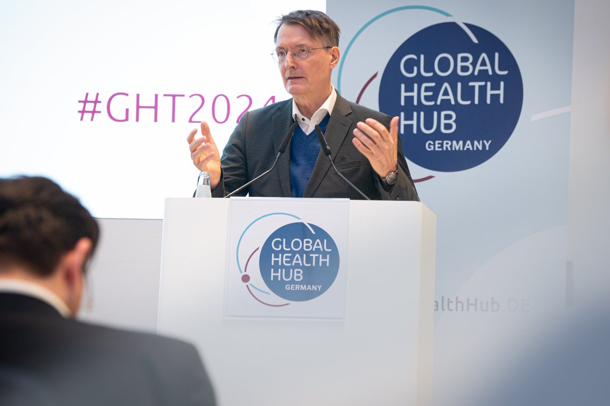 BMG_Bund's tweet photo. Gesundheit muss global betrachtet werden – das hat nicht zuletzt die #Pandemie gezeigt. Welche Anpassungsstrategien für #GlobaleGesundheit z. B. aufgrund der #Klimakrise entwickelt werden müssen, war u. a. Thema beim Global Health Talk, den @Karl_Lauterbach eröffnete. #GHT2024 https://t.co/Y2Jsc2vUAK