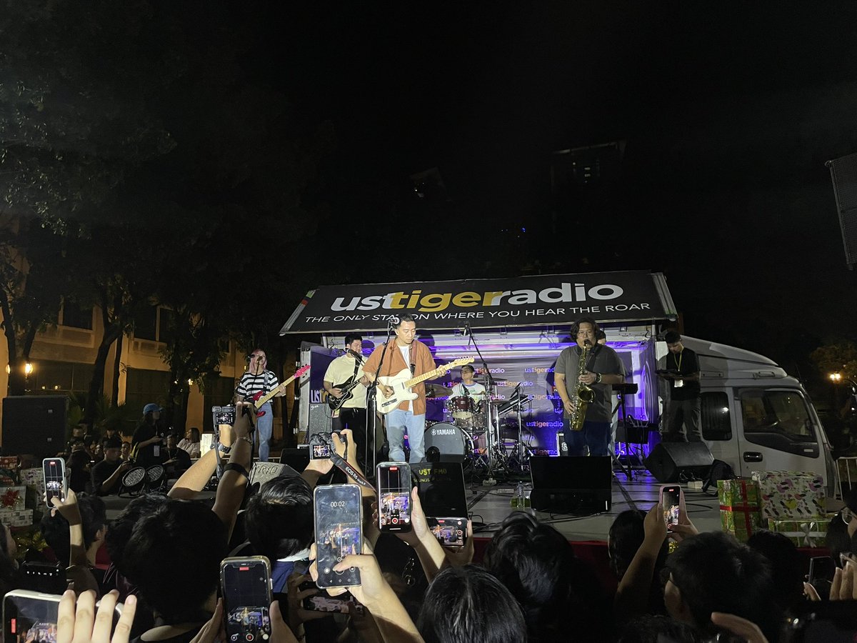 tigeradioUST's tweet photo. LOOK: SUD has taken the stage, and the crowd is buzzing with excitement, ready to cheer and sing their hearts out with our incredible guests! 🎤
#USTPopUpVillage2024
#USTPaskuhan2024
#BetterWithTR https://t.co/jTVatEIXXo