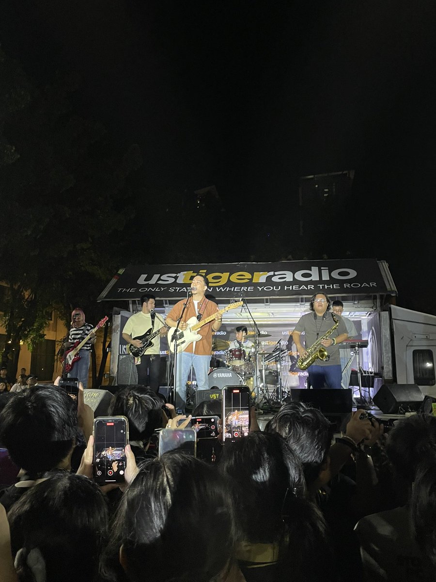 tigeradioUST's tweet photo. LOOK: SUD has taken the stage, and the crowd is buzzing with excitement, ready to cheer and sing their hearts out with our incredible guests! 🎤
#USTPopUpVillage2024
#USTPaskuhan2024
#BetterWithTR https://t.co/jTVatEIXXo
