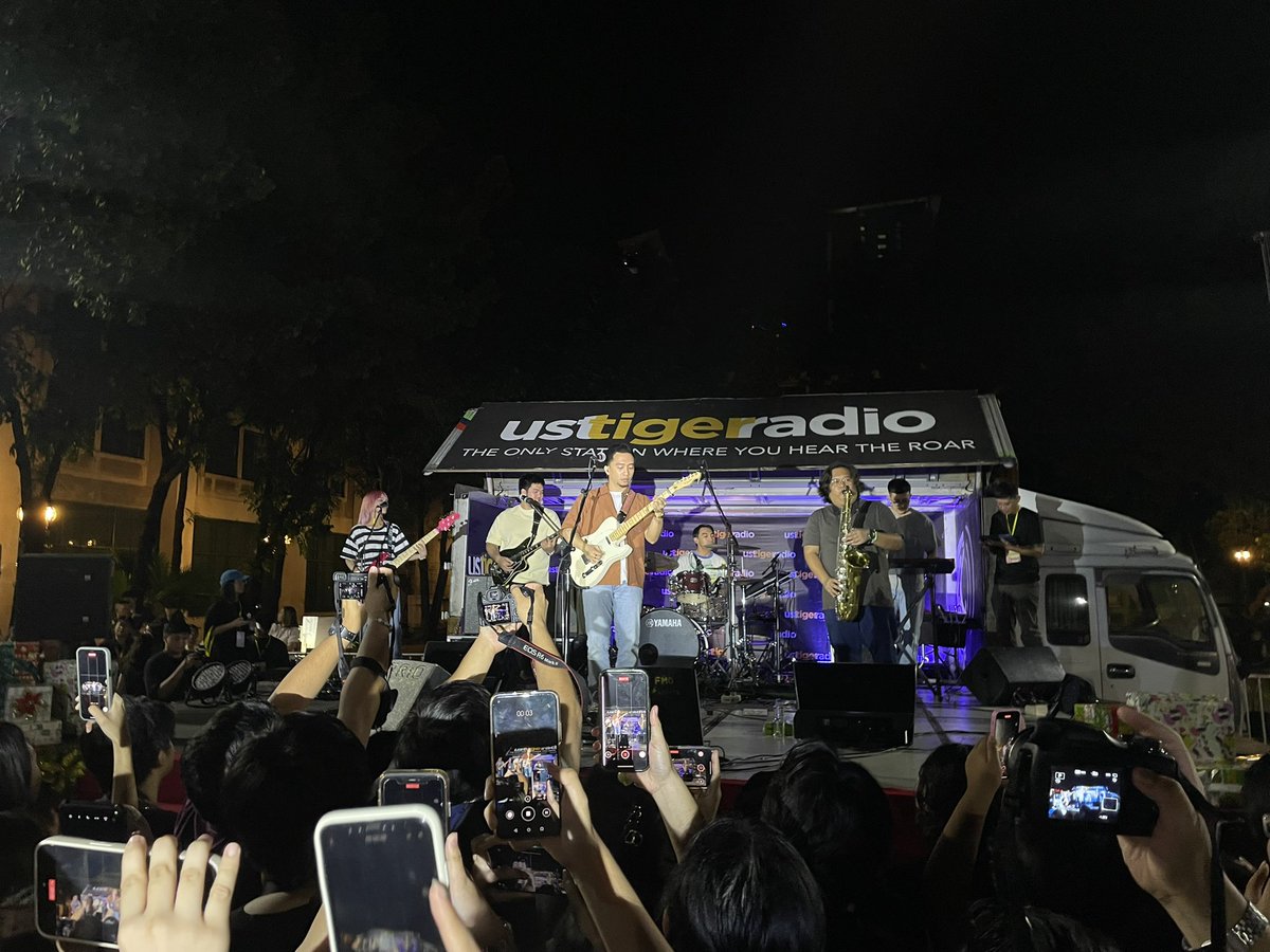 tigeradioUST's tweet photo. LOOK: SUD has taken the stage, and the crowd is buzzing with excitement, ready to cheer and sing their hearts out with our incredible guests! 🎤
#USTPopUpVillage2024
#USTPaskuhan2024
#BetterWithTR https://t.co/jTVatEIXXo