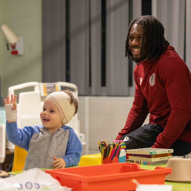 StevenageFC's tweet photo. Players from our Men’s &amp; Women’s teams visited Lister Hospital yesterday evening to spread Christmas cheer &amp; deliver festive gifts to patients in the Bluebell Children’s Ward. ❤️💙

@enhertsplayteam | @StevenageFCW