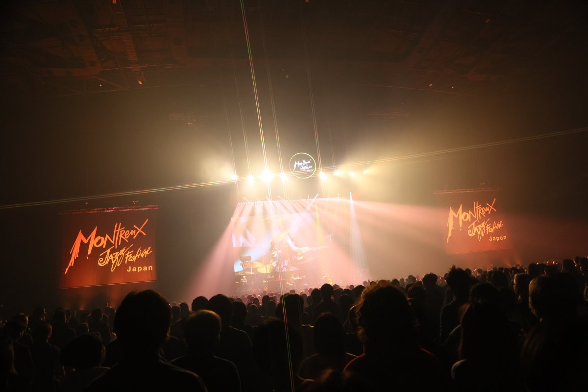 👀 #MJFJ2024 1日目  
#MJFJ2024_D1

#SEATBELTS #菅野よう子
シートベルツが地球にやってきた🚀
地鳴りのような歓声と手拍子が会場の外まで絶えず響き渡っていました！感動的なステージ！
※当日券販売中※ 

📷PHOTO: SHUN ITABA
 #モントルージャズフェスティバルジャパン montreuxjazzfestival.jp