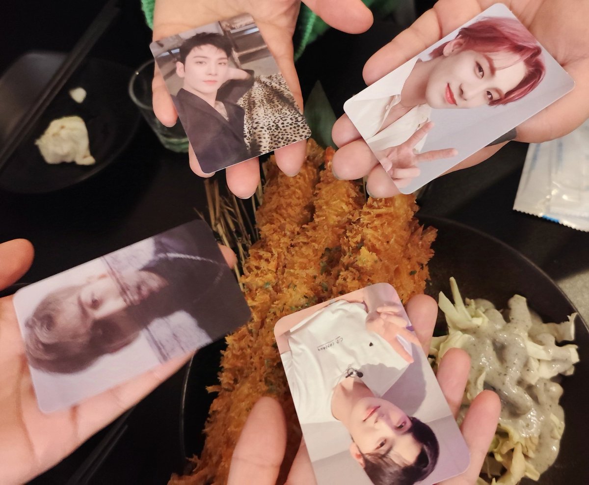 dononuna's tweet photo. 너 기다리다가... 우리가 먼저 만났어... 🤪 https://t.co/xcT15N17ZG
