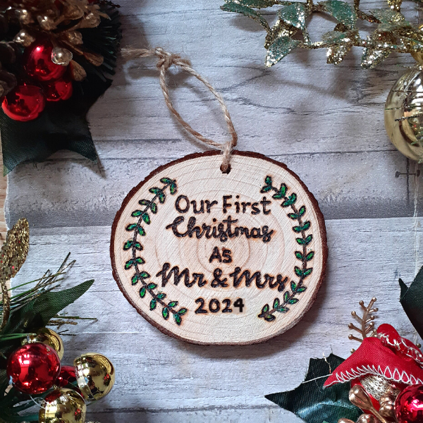 woodenyoulove's tweet photo. 𝙈𝙍 &amp; 𝙈𝙍𝙎

Celebrating a first Christmas as Mr &amp; Mrs? This hand burnt tree ornament is a lovely keepsake and memory of your special day

Last orders 13th Dec

https://t.co/0Kk6f3peqC

#MHHSBD #shopindie #firsttmaster #christmastree #ukgifthour #ukgiftam #SmallBizSatUK https://t.co/g26pbKoWJJ