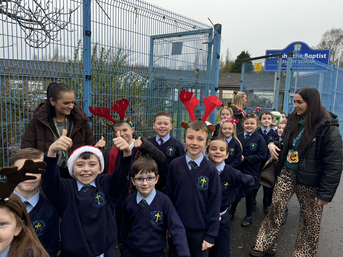 SJBPS11's tweet image. Our children, parents &amp;amp; grandparents are having a great time at the annual SJB Musicathon in the @KCbelfast today. 🎄🎶