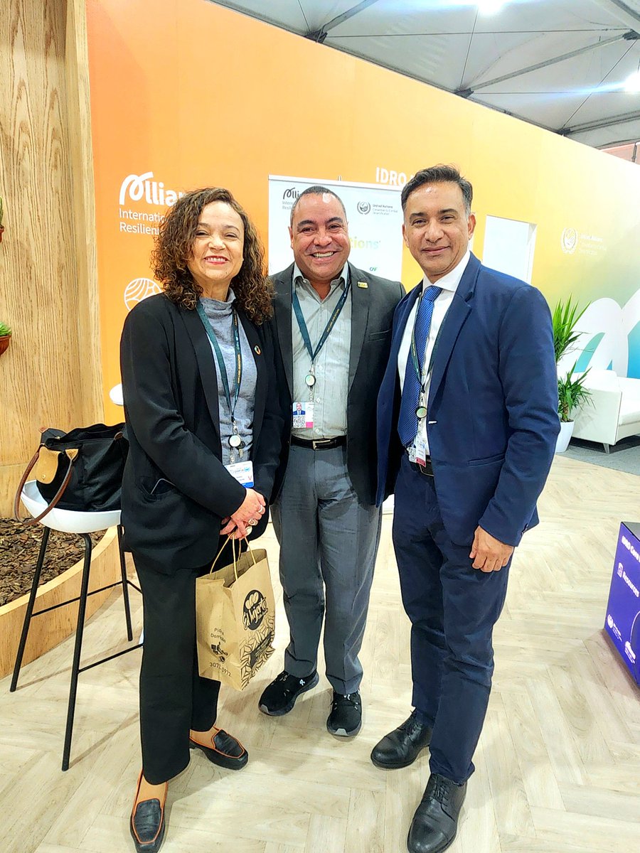 MarioRojas11's tweet photo. En el marco de la Cop16 de Riyadh Arabia Saudita,  hemos sostenido una productiva reunión con Andrea Meza, Secretaría Ejecutiva Adjunta de la Convención de Lucha contra la Desertificación y Jair Urriola Secretario Ejecutivo de CCAD, para abordar potenciales áreas de cooperacion. https://t.co/IFWR8oNBsU