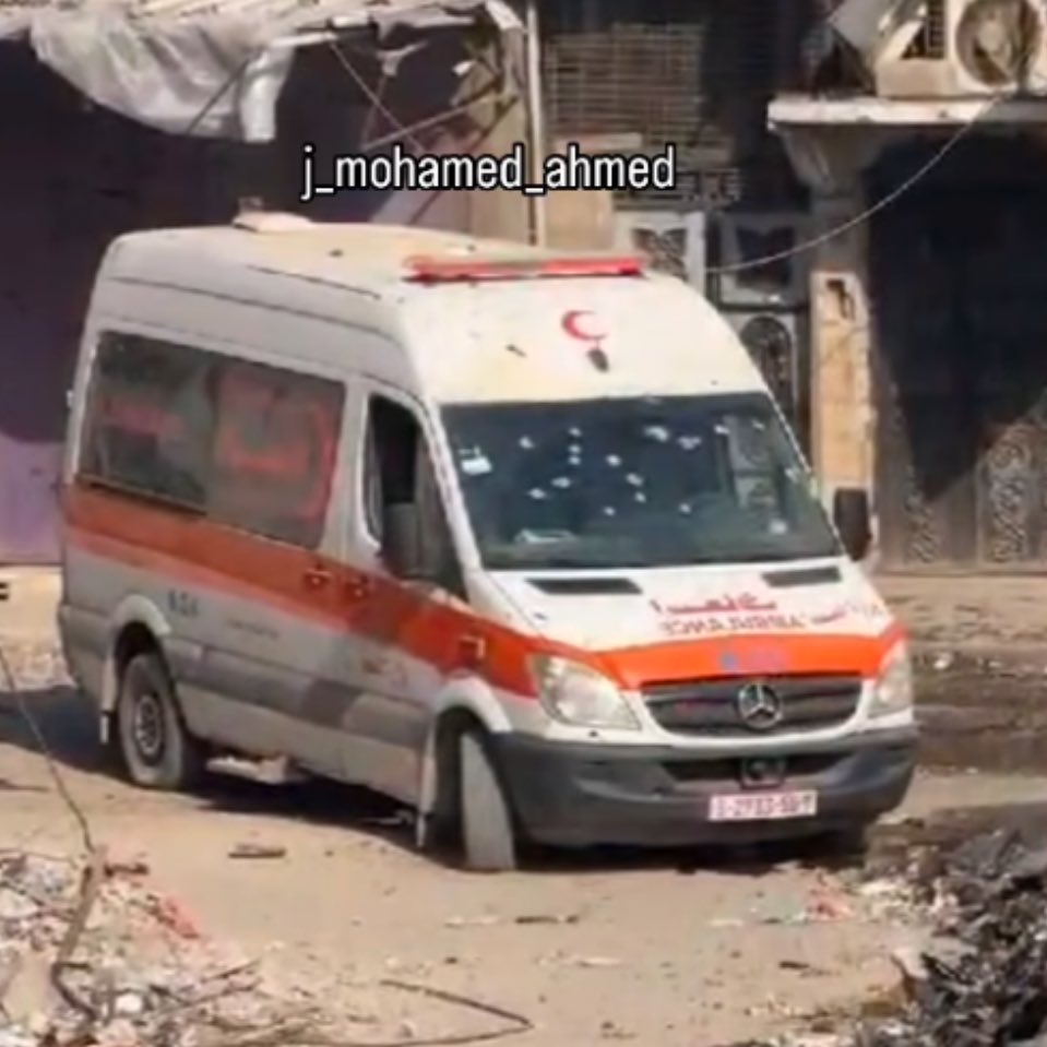 gazanotice's tweet photo. Israeli occupation forces open fire on ambulances in front of Kamal Adwan Hospital

Ambulances attempting to evacuate the wounded in front of Kamal Adwan Hospital, located in northern Gaza, came under fire from Israeli occupation forces.

According to eyewitness accounts, Israeli soldiers targeted ambulances arriving at the hospital gates, preventing medical teams from reaching the injured.