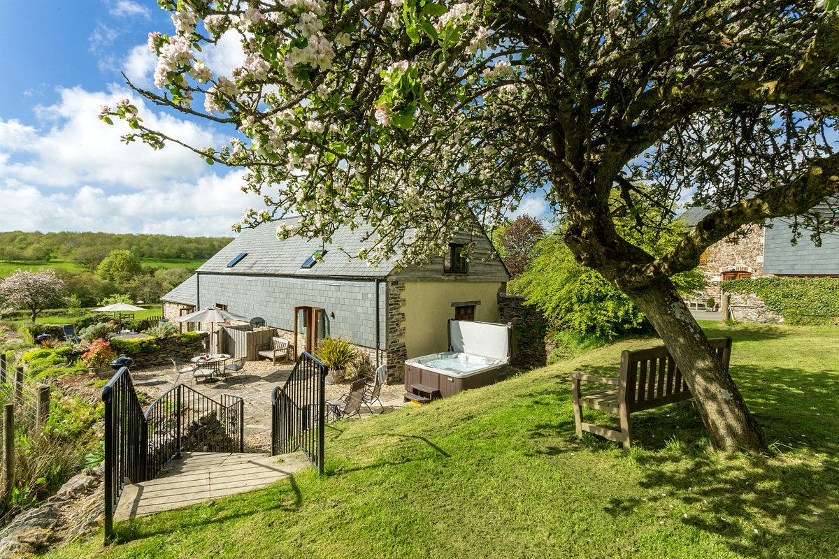 premiercottages's tweet photo. Devon Country Barns are 5 dog-friendly barns sleeping 2-6 guests, offering peaceful views of the West Devon countryside. Find out more: https://t.co/ajGzBk0SIy https://t.co/5cLj00tn8c