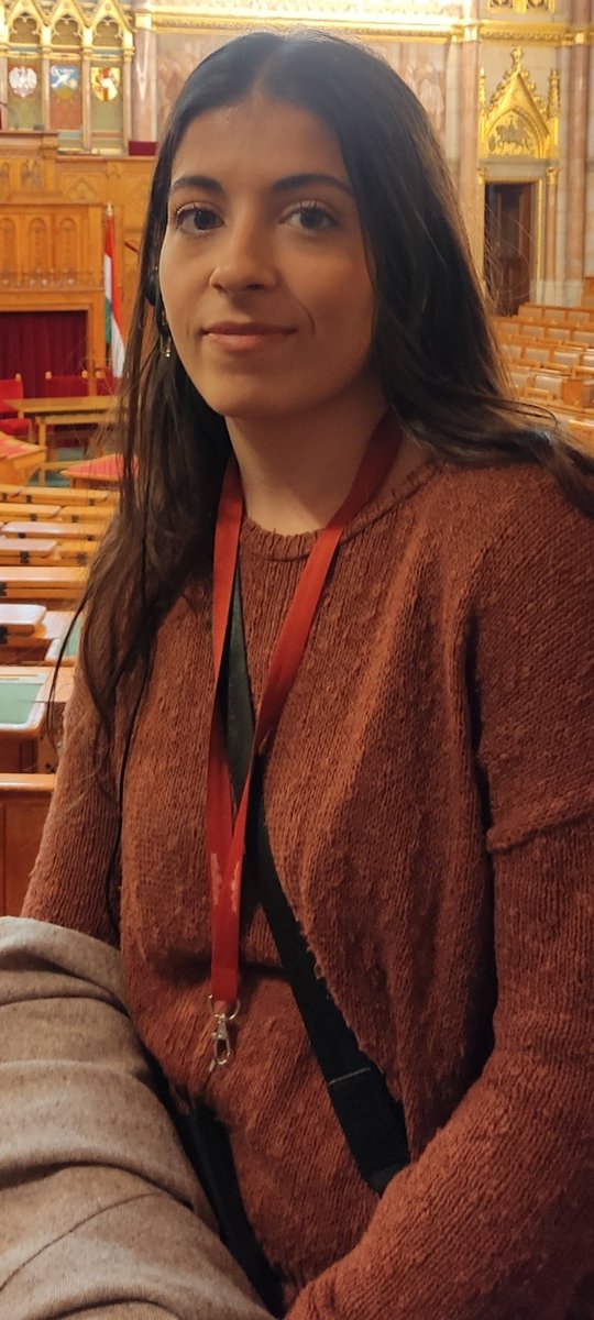 PARA TI, QUE SALDRÁS DE CASA CON TU CABALLO EN ESTE PUENTE JUNTO A TUS HIJOS …
Esta es mi última foto. No habrá ninguna más, nunca más…Es la foto que me hizo mi padre solo unos días antes de que dejaras tus mulos sueltos, como llevas haciendo siempre e invadieran el carril por