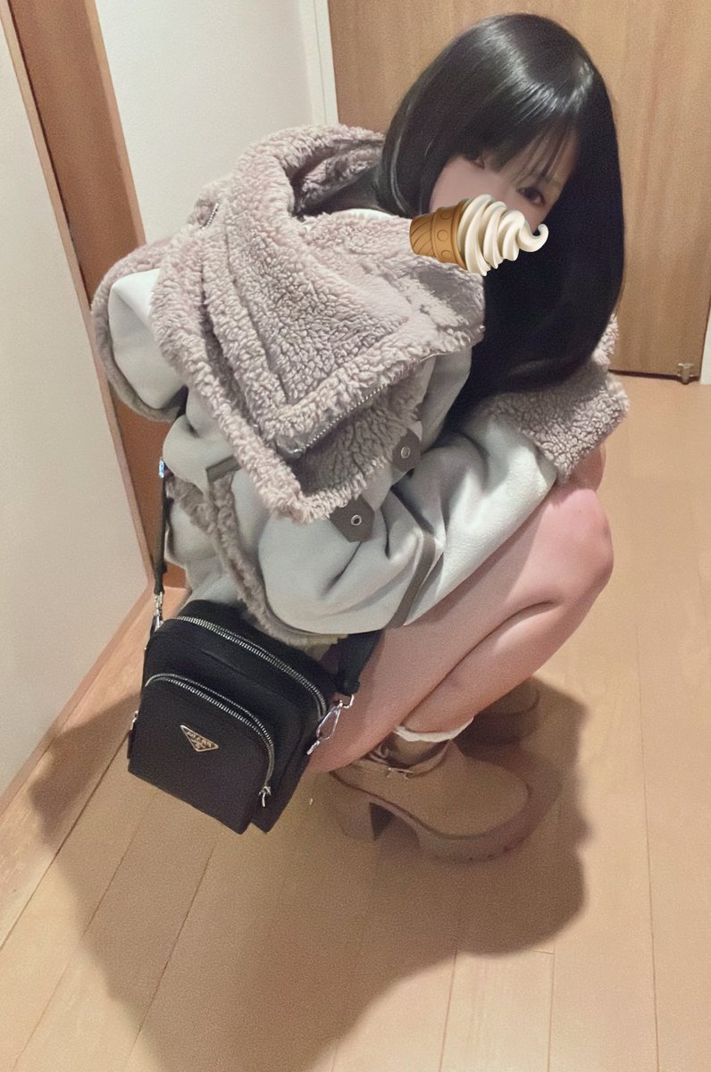 やっとねむってた上等なムートンコートを着れます。暖かすぎるから中は楽な薄着
ずっと秋冬がいい 