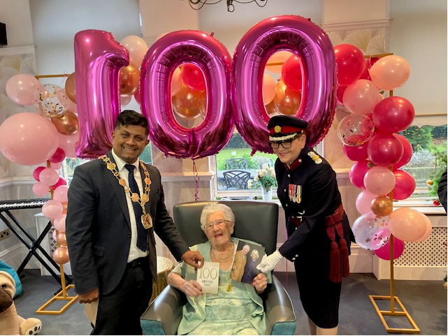 MayorofEnfield's tweet photo. The Mayor, Cllr Mohammad Islam, visited 100 year old Iris, at Woodbury Manor Care Home in Clay Hill.  He was delighted to meet her, hear her history during World War II and her later life, a grandmother of 8, great grandmother of 18 and a great grandmother. Quite an achievement. https://t.co/3Lyq0Baquv