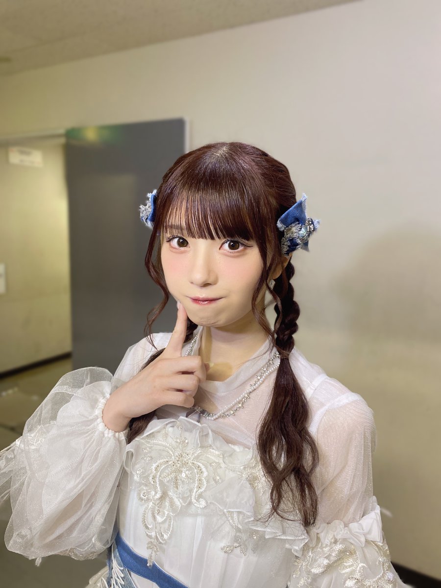 なぜかエメグリ衣装のネックレスをこの白衣装を着た時につけてしまった