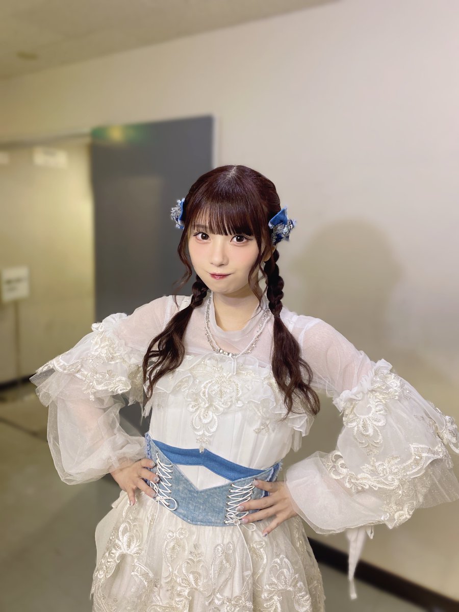 なぜかエメグリ衣装のネックレスをこの白衣装を着た時につけてしまった