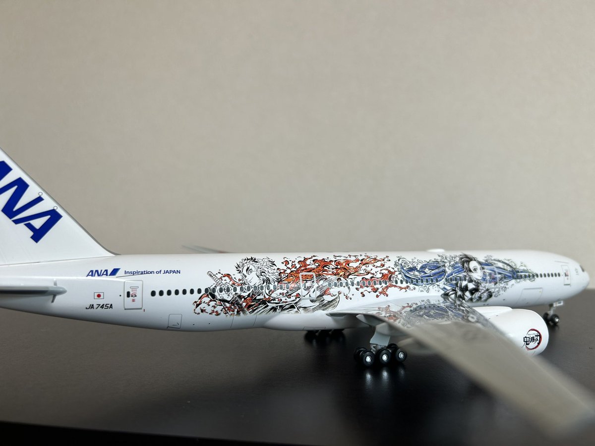 全日空商事 1/200
All Nippon Airways🇯🇵
Boeing 777-200ER JA745A
"鬼滅の刃じぇっと参"