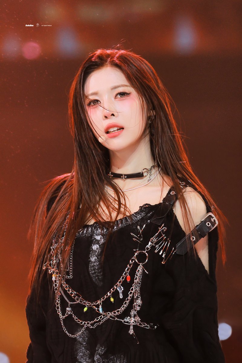 Antoine_030108's tweet photo. 241130 MMA

🔥불꽃의 여신🔥

#서다현 #SeoDaHyun 
#트리플에스 #tripleS https://t.co/lVX2vqke1I