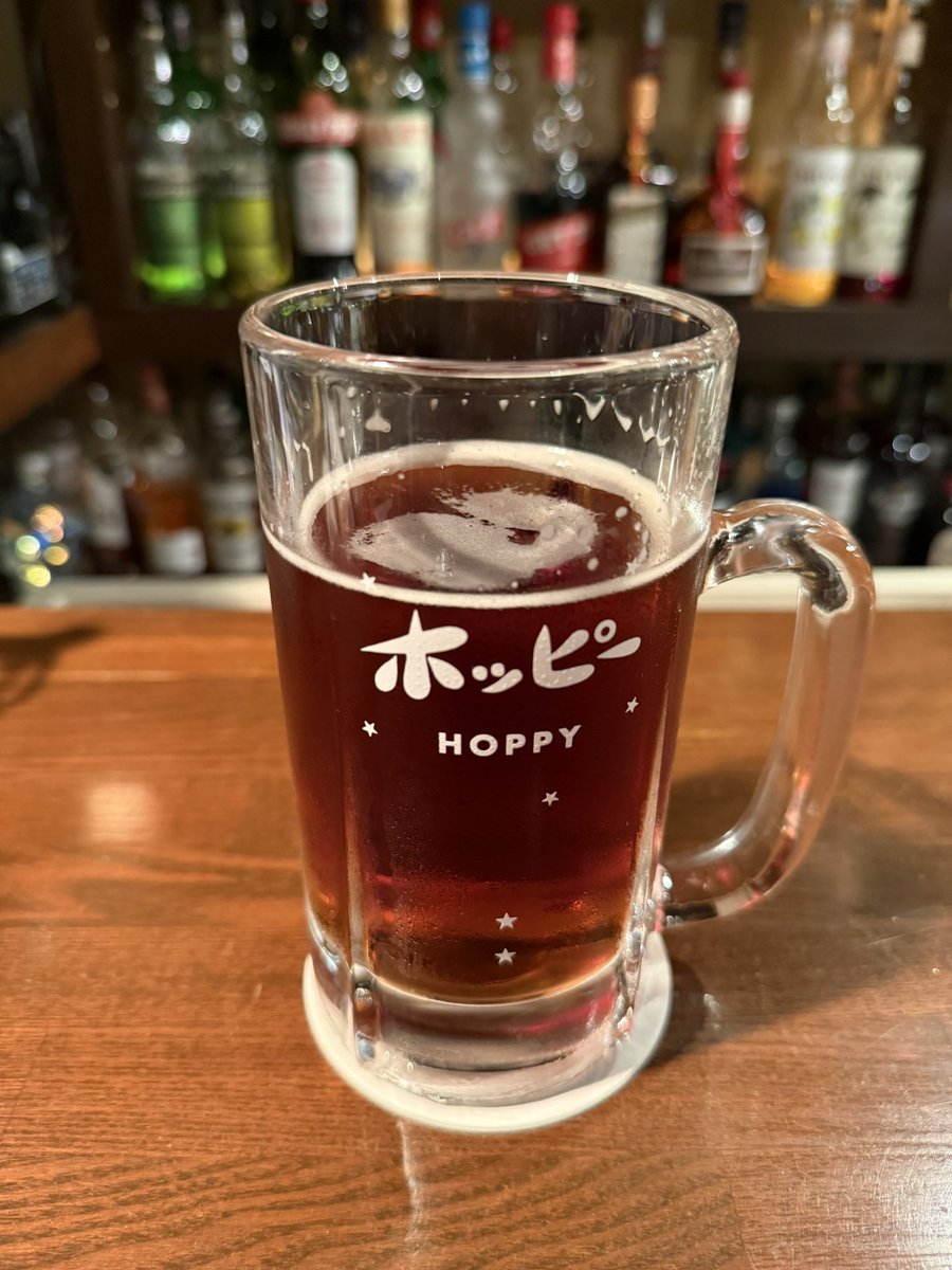 keyyamaguchi's tweet photo. 菊池寛賞の授賞式。週刊ダイヤモンドで長年「永田町ライヴ」を連載している後藤謙次さんが日本記者クラブ賞に続く快挙！編集現場からは離れたけど、この連載の編集だけは続けさせてもらっている。というか勝手に続けている。。編集者冥利に尽きる。ホッピーで乾杯やで🍻 https://t.co/gZ3NoWaJzu