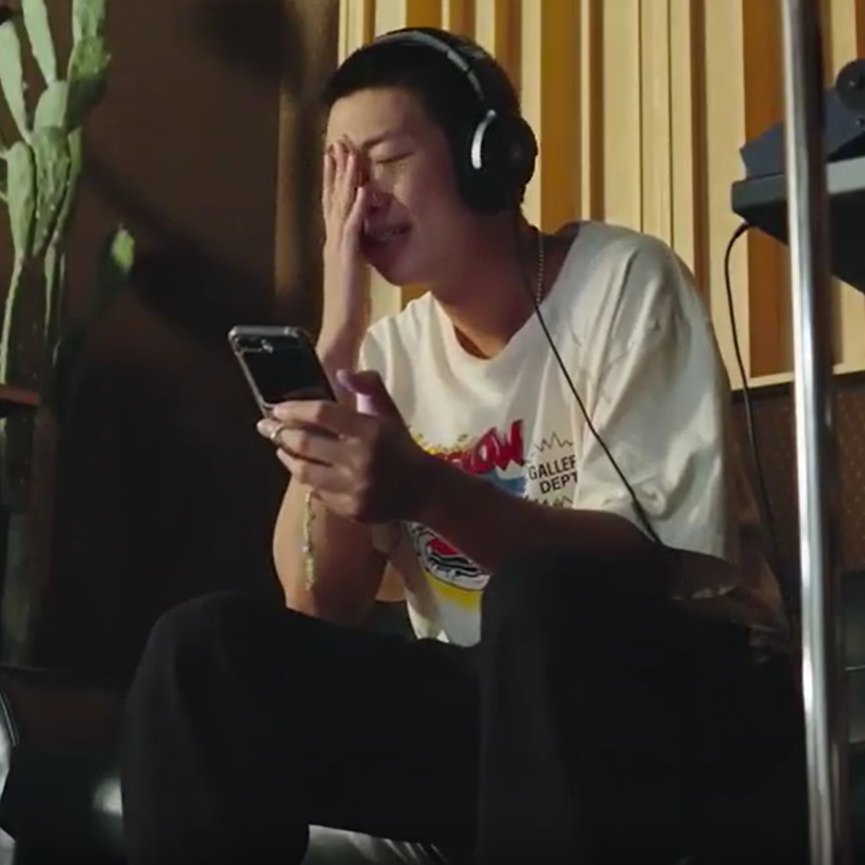 직장인 마음 보여주는 RM 님…

아 오늘 칼퇴 각                                                   (1시간 뒤) 또 야근이야….