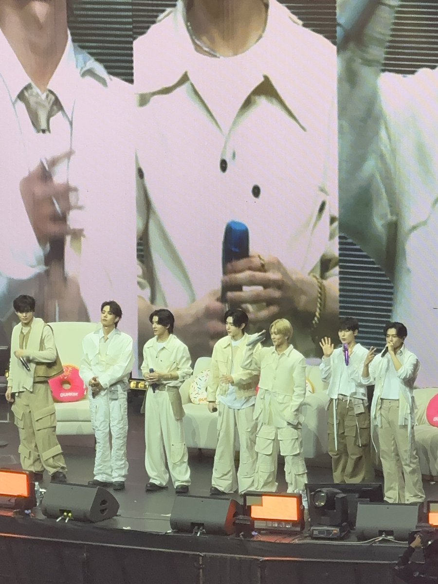 wonniechy's tweet photo. ENHYPEN ARE NOW BACK IN STAGE !!! https://t.co/7MstVsJg3m