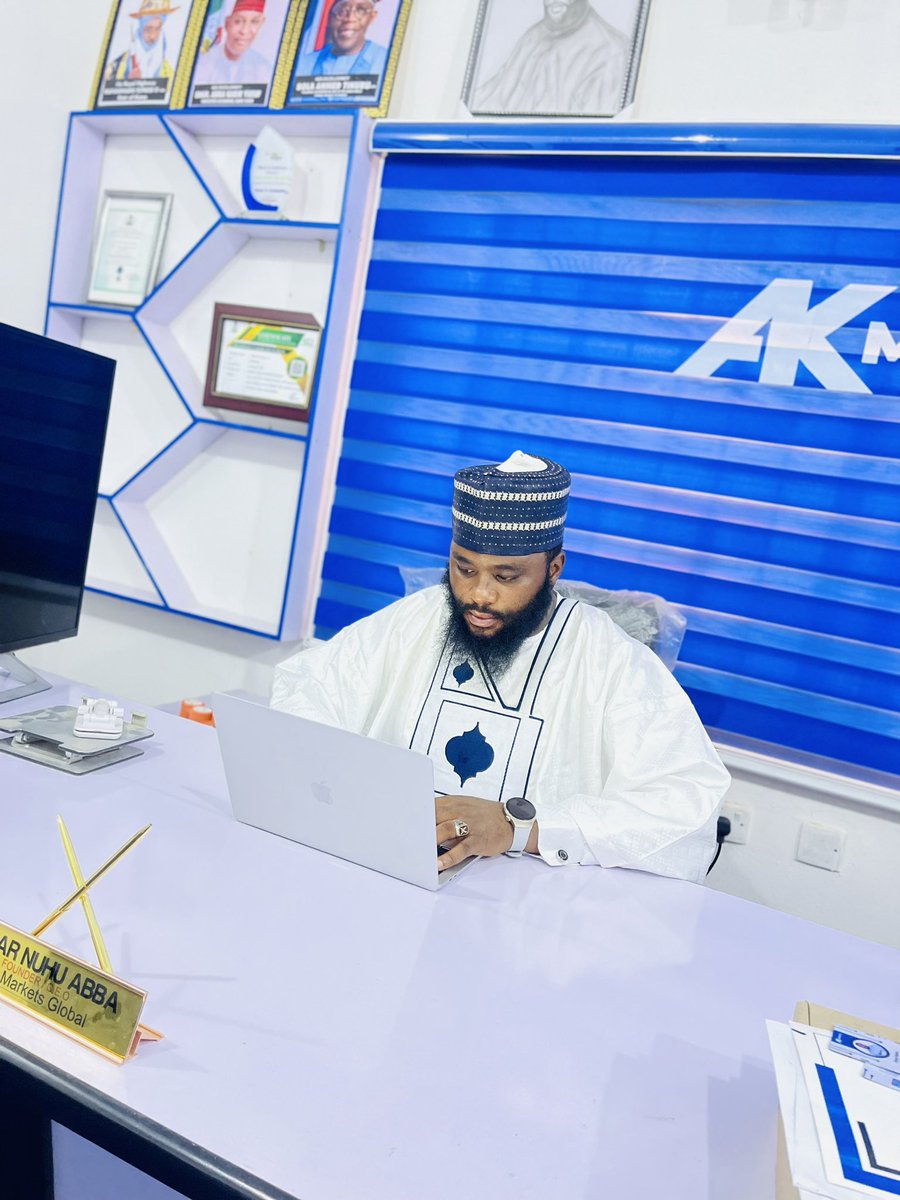 i_am_dr_algo's tweet image. TGIF

Outfits by @algofomen