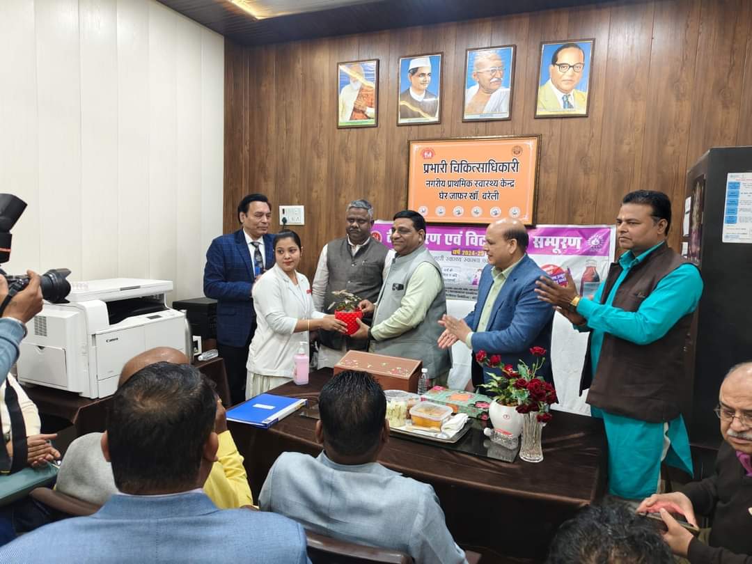 SIFPSA's tweet photo. बरेली मंडल : विटामिन ए संपूर्ण कार्यक्रम का दूसरा चरण का आरंभ हुआ। अभियान का शुभारंभ कैंट विधायक @sanjeevagbjp ने नौ माह से पांच वर्ष तक के बच्चों को विटामिन ए की दवा पिलाई गयी।
@rashtrapatibhv @brajeshpathakup @InfoDeptUP @PIBWCD @AdminLKO @moayush @mygovindia @UPGovt @DivBareilly1 @dhs_bareilly @dmbareilly @HWC_UP @nhm_up
