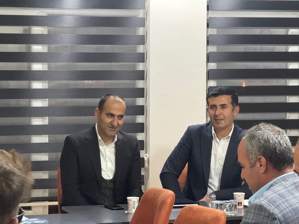 Bayramdgru's tweet photo. Toplantımıza katılarak Deprem sonrası sürec ile ilgili bizleri bilgilendiren; Adıyaman Çevre Şehircilik İl müdürü Sayın Faysal ERGEZEN ve  Adıyaman Çevre Şehircilik müdürlüğü Kentsel dönüşüm şube müdürü Sayın İbrahim KARA bey'e teşekkür ederiz. https://t.co/72KmpSng9G