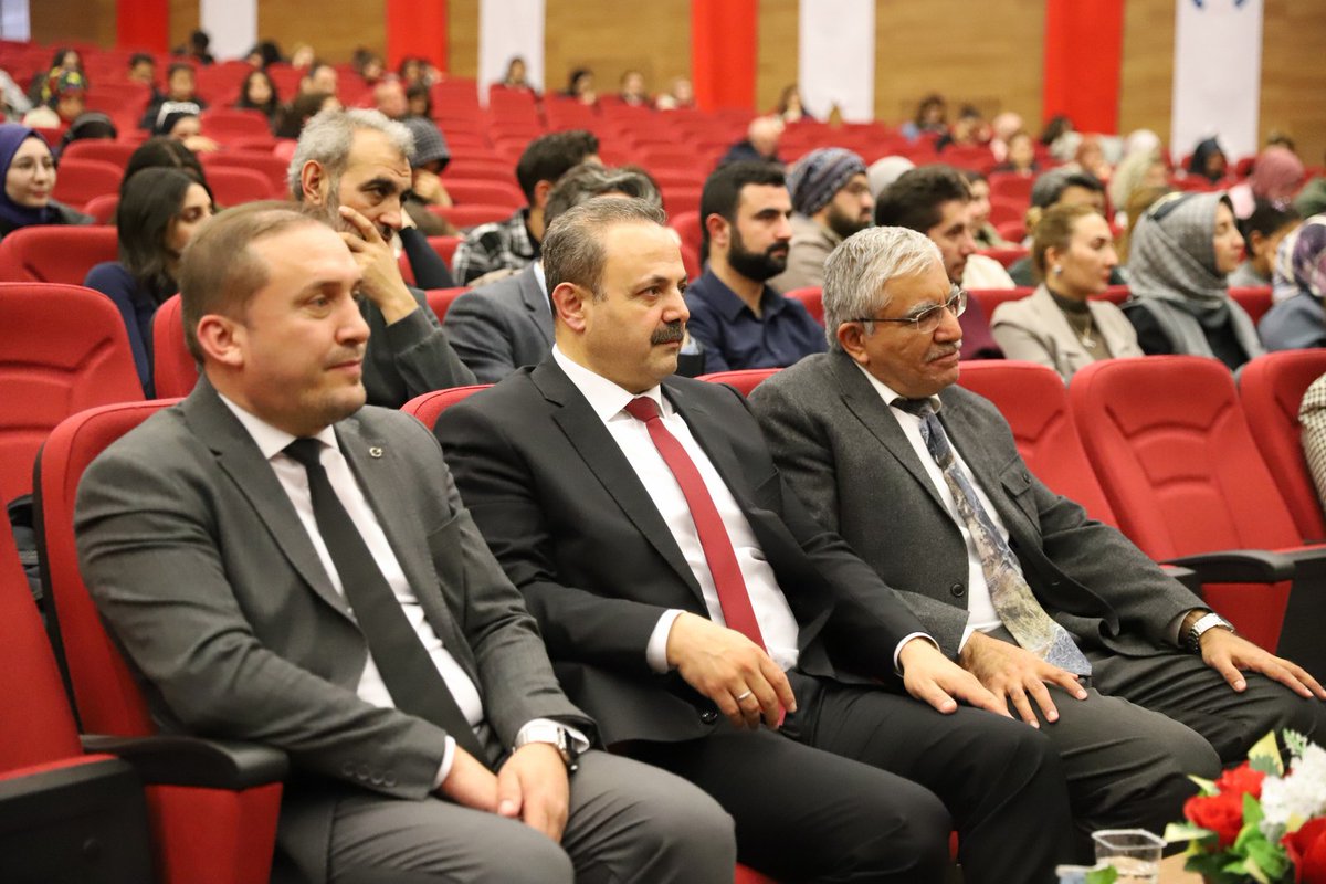 aksarayedutr's tweet photo. Şair Şaban Abak, Sezai Karakoç’u Anlattı

Aksaray Üniversitesi (ASÜ) Sosyal Bilgiler ve Değerler Eğitimi Uygulama ve Araştırma Merkezi, “Düşünce ve Sanat Külliyesi Olarak Sezai Karakoç” başlıklı bir program düzenledi. 

🔗https://t.co/MVSh3hYDNx https://t.co/fRP8K1KGW2