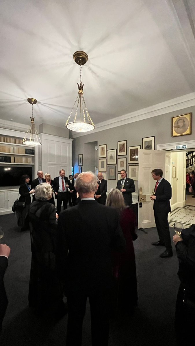 FrancoBritSoc's tweet photo. Yesterday evening, the Franco-British Society held its Christmas Drinks and Canapés at The Athenaeum Club in London https://t.co/xivQlwgcEY