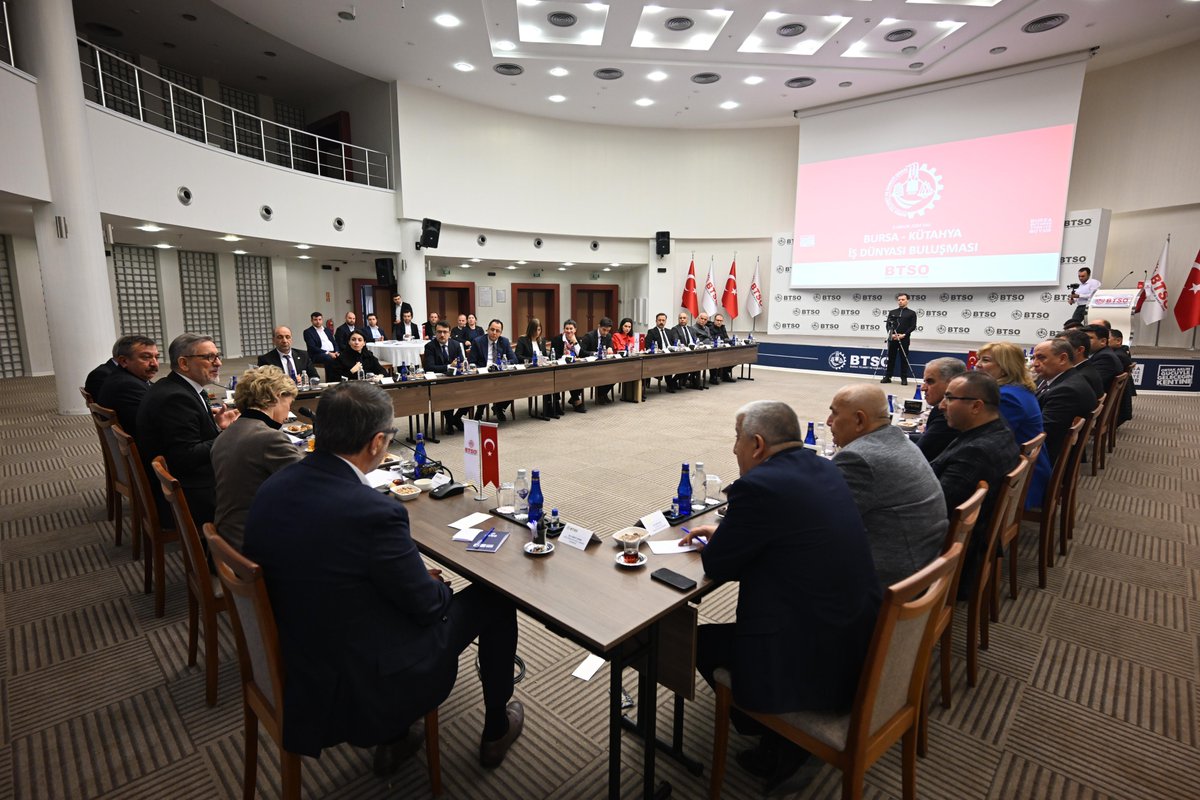 SimavTso's tweet photo. Kütahya heyeti, Bursa Ticaret ve Sanayi Odası’nı (BTSO) ziyaret ederek Bursa-Kütahya İş Dünyası Buluşması’nı gerçekleştirdi. https://t.co/sXAQC27g2Y