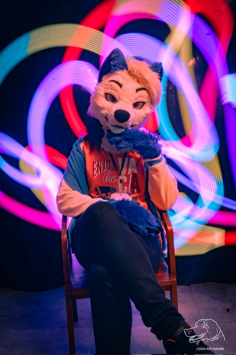 satyakawe's tweet image. Experimemt 1
Feat. @BenjiMaycher
📸: Me
📌: Dapoernya Paberik.
#fursuitfriday #furries #Photography