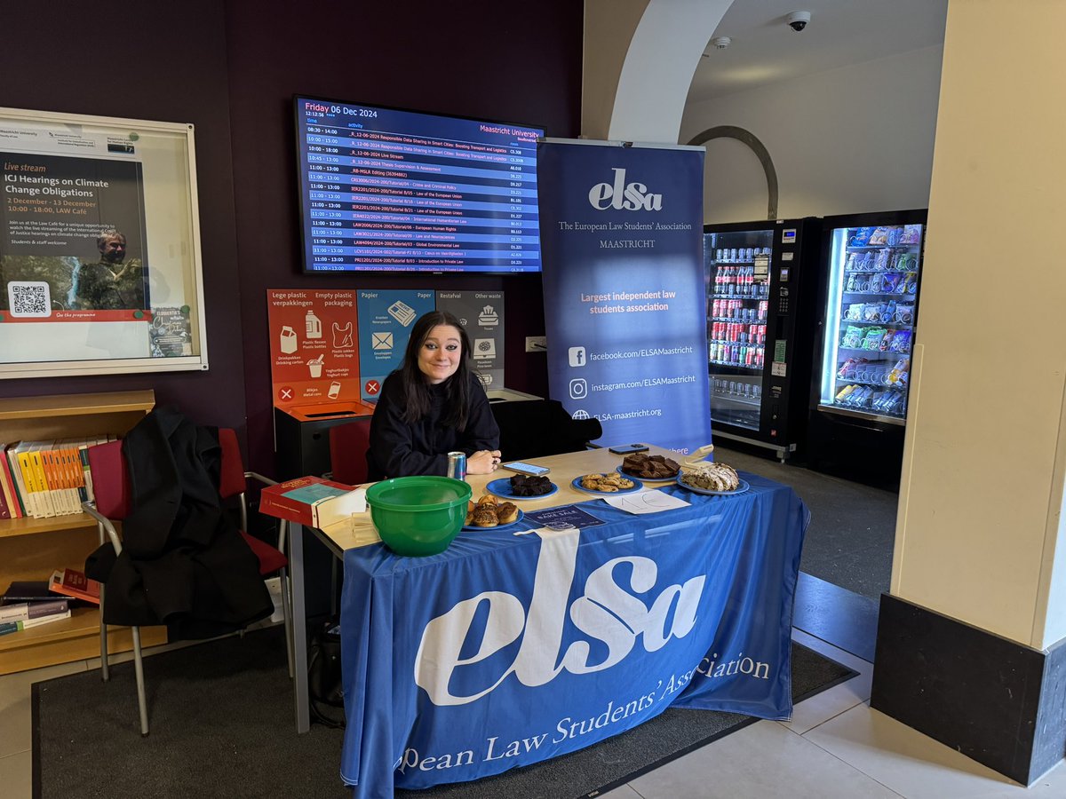Today our ELSA students <a href="/lawinmaastricht/">Law in Maastricht</a> raising money for <a href="/UNICEF/">UNICEF</a> #BakeSale 👏🏻 And: delicious cookies! 🍪