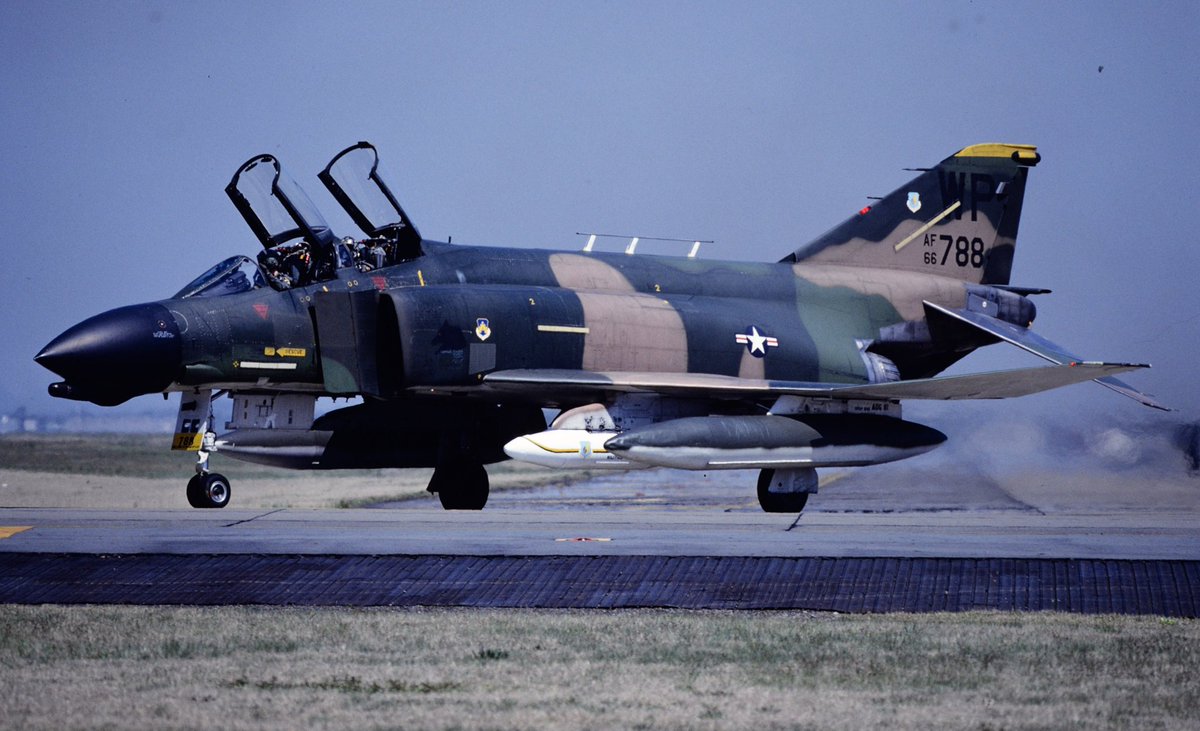 headdancer7's tweet image. ＃PhantomFriday 横田基地
F-4D 80TFS 8TFW WPyw
66-7547 66-8788 May 1981。