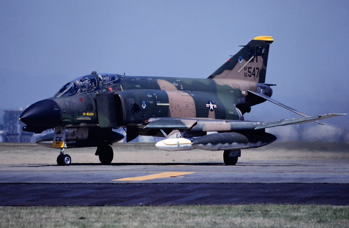 headdancer7's tweet image. ＃PhantomFriday 横田基地
F-4D 80TFS 8TFW WPyw
66-7547 66-8788 May 1981。