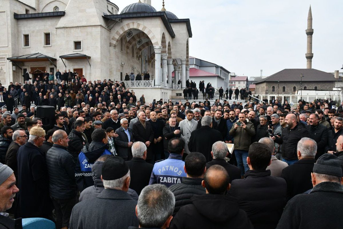 Abdulhalik_Tskn's tweet photo. 📍Patnos Recep Tayyip Erdoğan Camii

Biz biriz, beraberiz 

Basın açıklamamıza katılan tüm hemşehrilerime canı gönülden teşekkür ediyorum. Her zaman dediğim gibi Patnos, hepimizin hikâyesi! Herkesin Patnos’u için çok çalışmaya, mücadele etmeye kararlıyız. Siz değerli hemşerilerimize Sözümüz yine çalışmak, yeniden çok çalışmak,Patnos’umuza hepimizin gurur duyacağı büyük eserler kazandırmak.