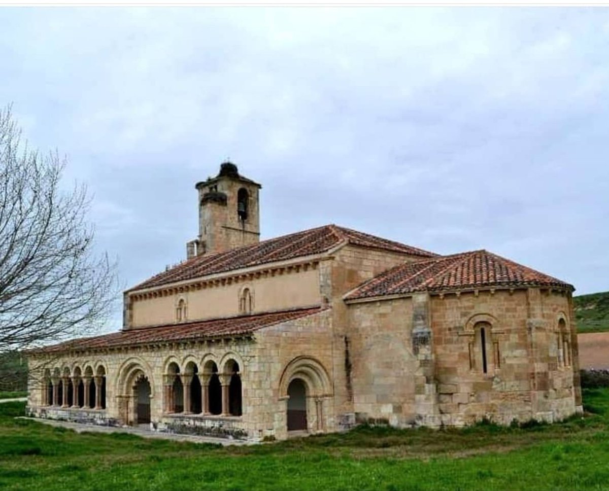 cylromanica's tweet photo. Si te dicen: Elige cuatro edificios románicos..... Así sin pensarlo demasiado......🤔
-Real Colegiata Basílica de San Isidoro. León 
-Iglesia de Nuestra Señora de la Asunción. Duratón, Segovia 
-Iglesia de Santo Domingo Soria 
-Iglesia de San Juan. Moarves de Ojeda Palencia https://t.co/lFprrgJJFU