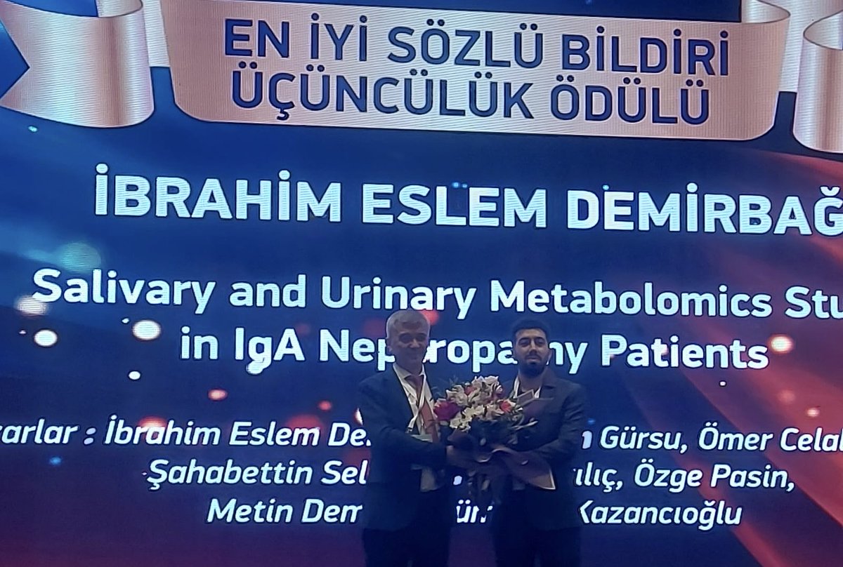 RKazancioglu's tweet photo. 41. Ulusal Nefroloji Kongresinde ‘Salivary and urinary metabolomics study in IgA nephropathy patients’ baslikli bilimsellik komitesi arastirmasını sozlu olarak sunan İnt Dr ibrahim Eslem Demirbağ en iyi sözlü bildiri üçüncülük ödülünü de aldı.⁦@bezmialemtip⁩ #ulusalnefro24 https://t.co/iEgzyNveLG