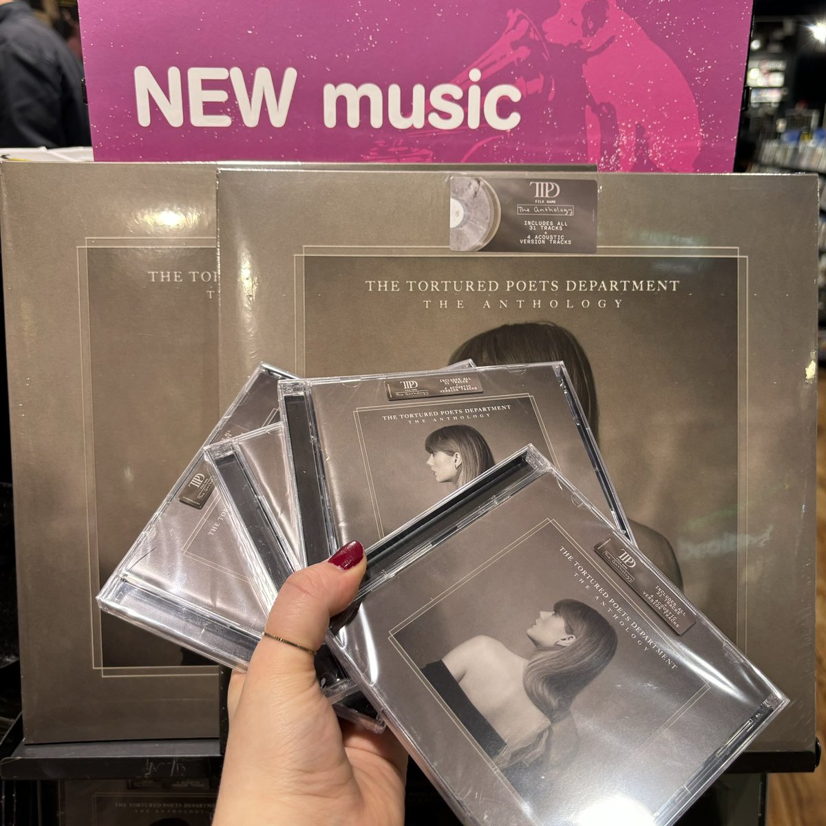 hmv High Wycombe tweet media