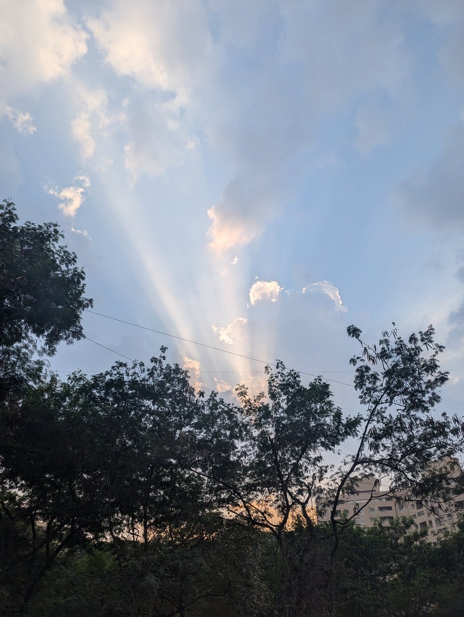 radpune's tweet photo. अरूपास पाहे रूपी तोच भाग्यवंत, निसर्गात भरुनी राहे अनादी अनंत https://t.co/lkUCWLFpeF