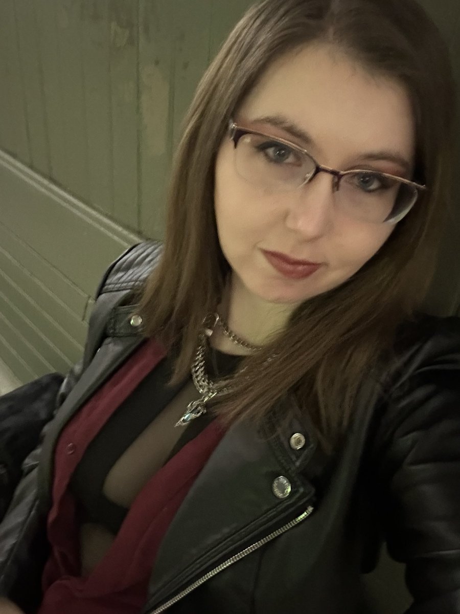 Yaticaimagine's tweet photo. Iโve been up and going since 4am! See you all at #pax
#PAXUnplugged #con #altgirl https://t.co/AO5X53lUjJ