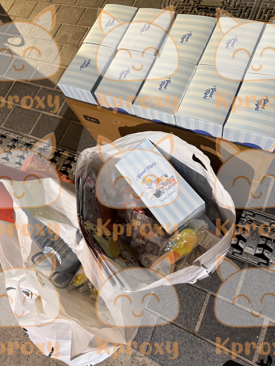 kproxy_'s tweet photo. #kproxy_proof
Today's purchased from zeroni POP-UP in SINSA https://t.co/E1ZPTDvEkE