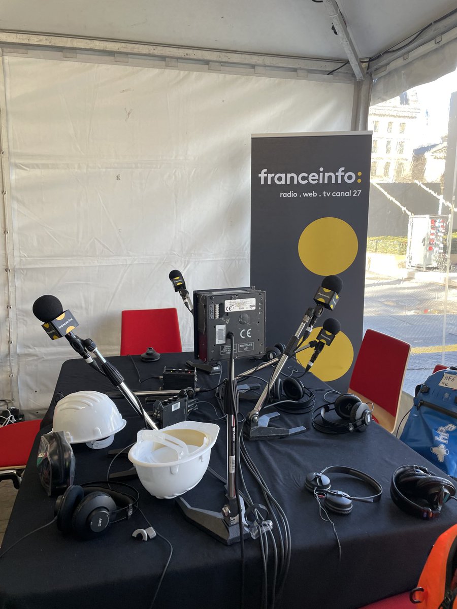 fabrice_almeida's tweet photo. Tout est prêt pour la spéciale @franceinfo #Notre-DamedeParis https://t.co/S1NrmgFkQG