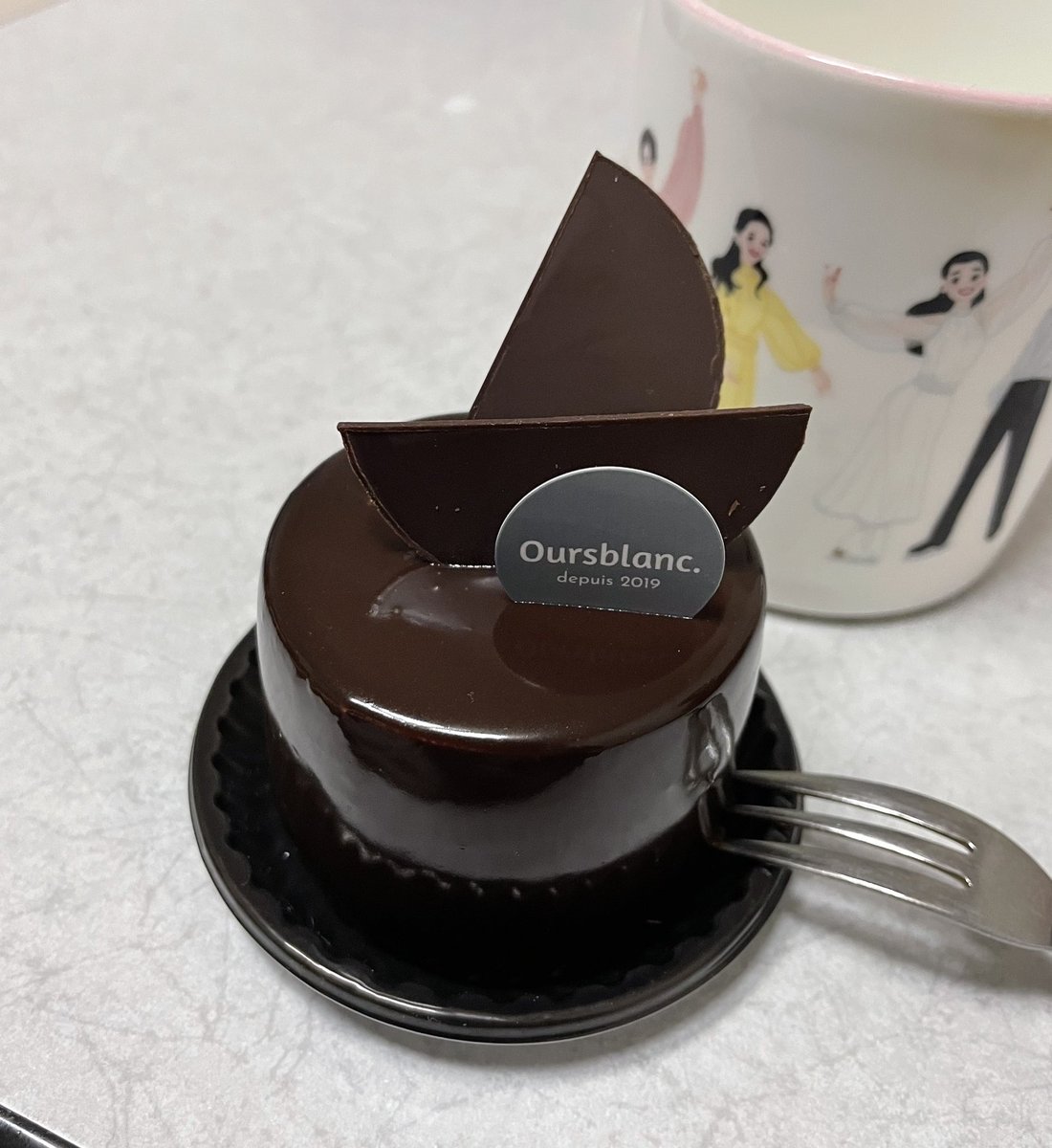 02LheMGbH9nsCOD's tweet photo. 僕の誕生日は明日なのに嫁さんがケーキ🍰を買って来てくれてました☺️
『なぜ今日?』と聞くと、『明後日がマラソン大会だから今日の方が良いと思った。』とのこと。
さすがの気遣い☺️
本当によくできた嫁さんでありがたい🤣
いつもありがとうございます🙇♂️
#誕生日
#barthday
#チョコケーキ https://t.co/mhGAUGEUNz