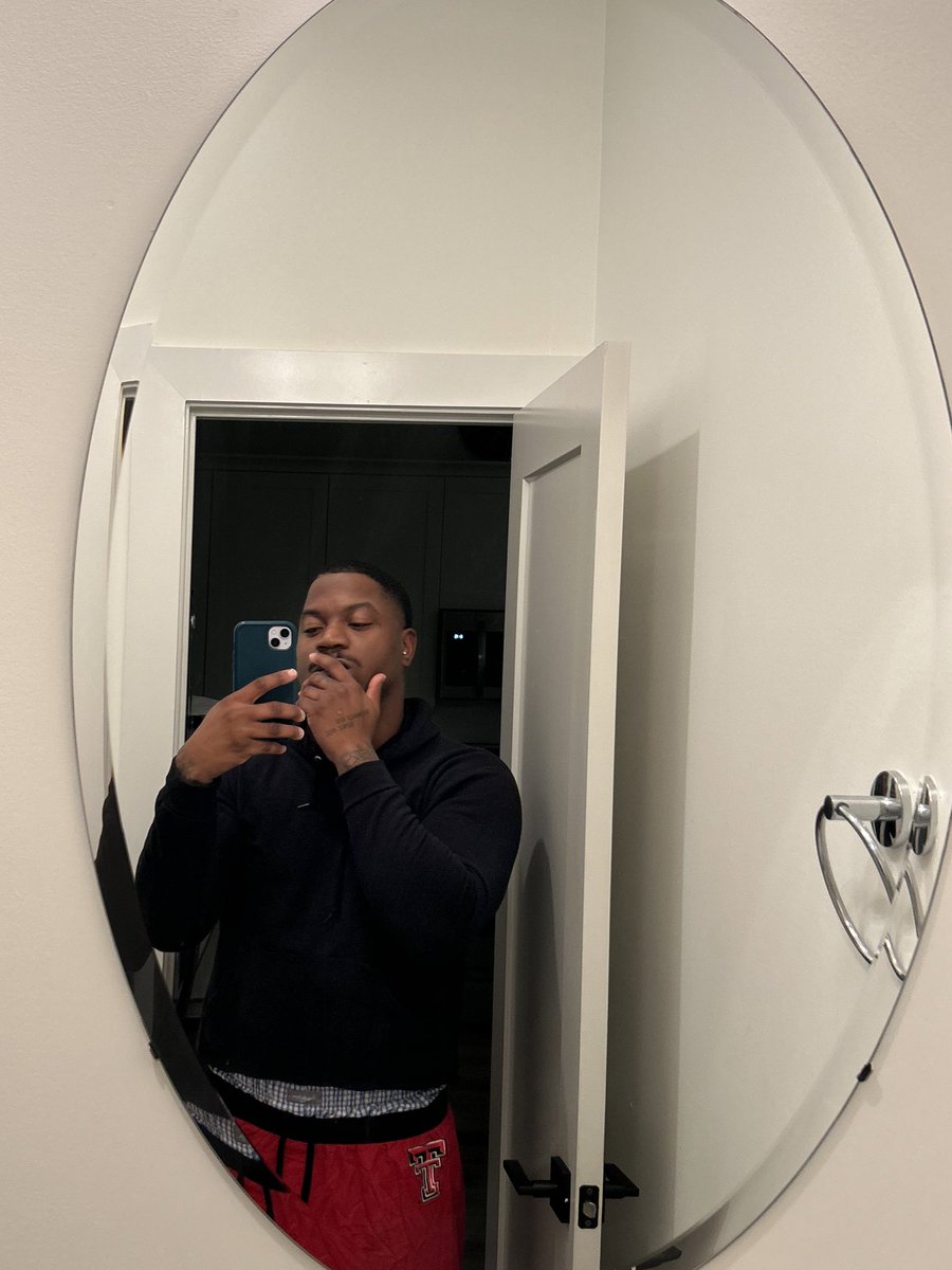 q_tycoonn's tweet photo. Touch😏 & Agree 🤝🏾😩
#NoAbs..YET #phatboi #tycoon #Tn https://t.co/Yc2DOfTWdZ