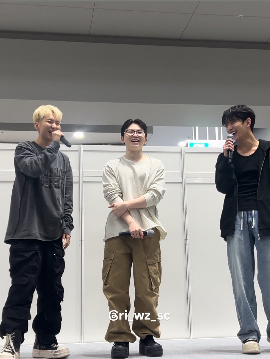 wonubliss's tweet photo. seventeen today 🖤 https://t.co/ZICmNMKGZ4