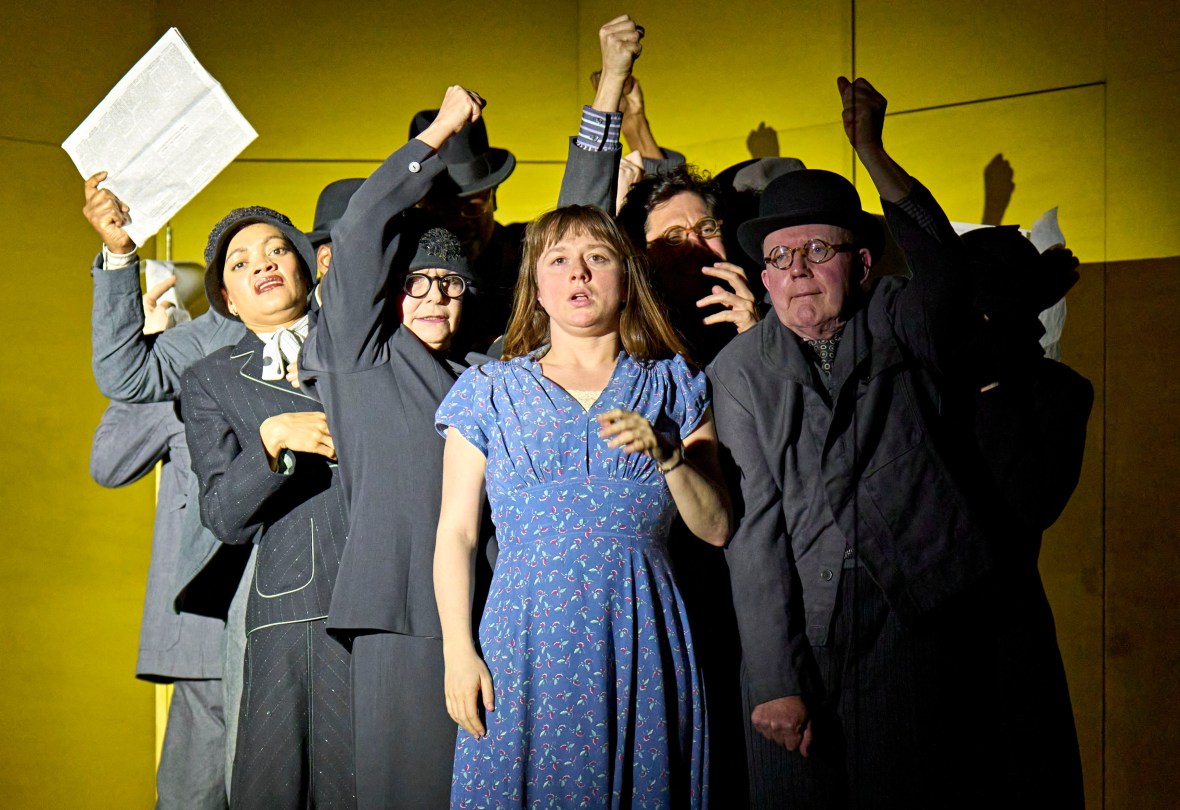 Looking back at plays of the year, Machinal really stood out <a href="/oldvictheatre/">The Old Vic</a>. Quite brilliant production. From the second it started. oldvictheatre.com/stage/event/ma…