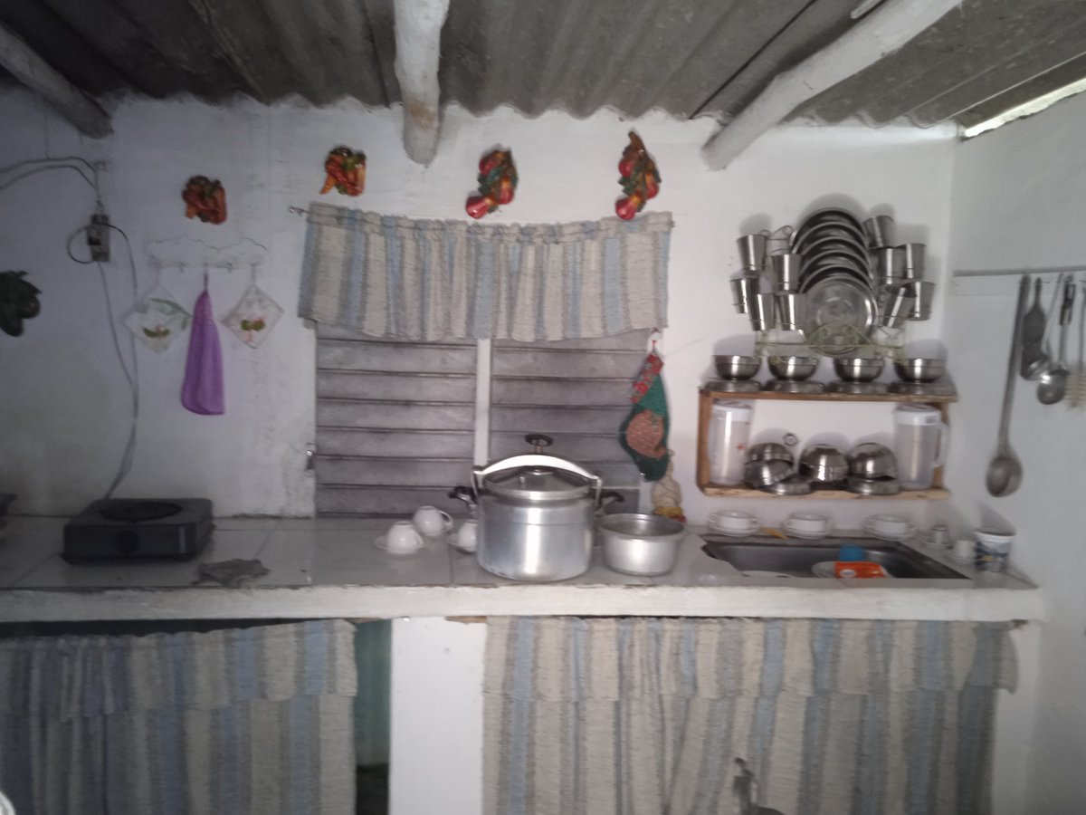 AraisMiralles's tweet photo. Dos joyas de la comunidad del Yarual del municipio de #BoliviaXCuba, son sin dudas, la Institución Educativa José Tey y su comedor del SAF, reconocimiento a todos sus trabajadores que hacen posible tanta belleza, Felicidades. #SíSePuede #GenteQueLePoneElAlma. https://t.co/WNb0NzAUAh