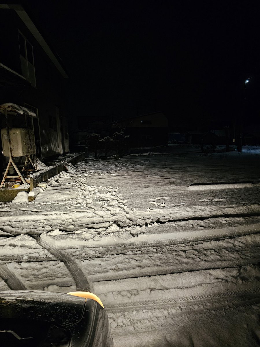 fua0511's tweet photo. 無事帰宅～
雪かきするか😩 https://t.co/EXKSuFVYLl