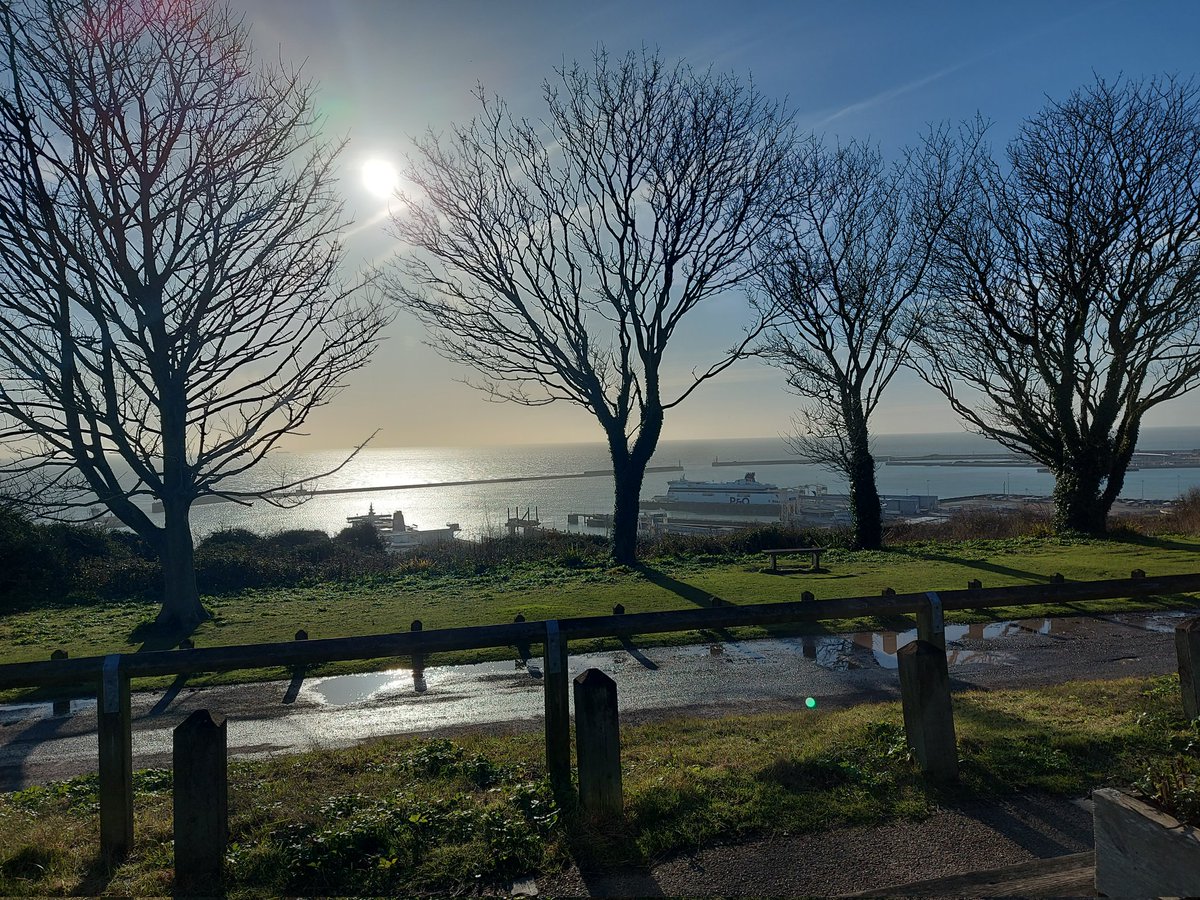 Judithloveseyes's tweet photo. The calm before storm Darragh.
#WhiteCliffsofDover https://t.co/KakU7tzlI7