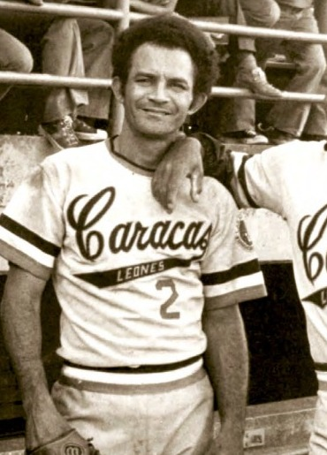 blindadosalas1's tweet photo. #InMemoriam El 06/12/2023 falleció VÍCTOR DAVALILLO 🇻🇪 #Vitico Leyenda de los #Leones y la #LVBP Gloria del deporte nacional: 1.505 Hits (100 en una temporada, 1979-80) y 4 títulos de bateo. En #MLB ganó 2 #WorldSeries (1971 y 1973) Fue figura en #LMB 🇲🇽 #SalónDeLaFama (4X) QEPD. https://t.co/MS9wbmqqcn
